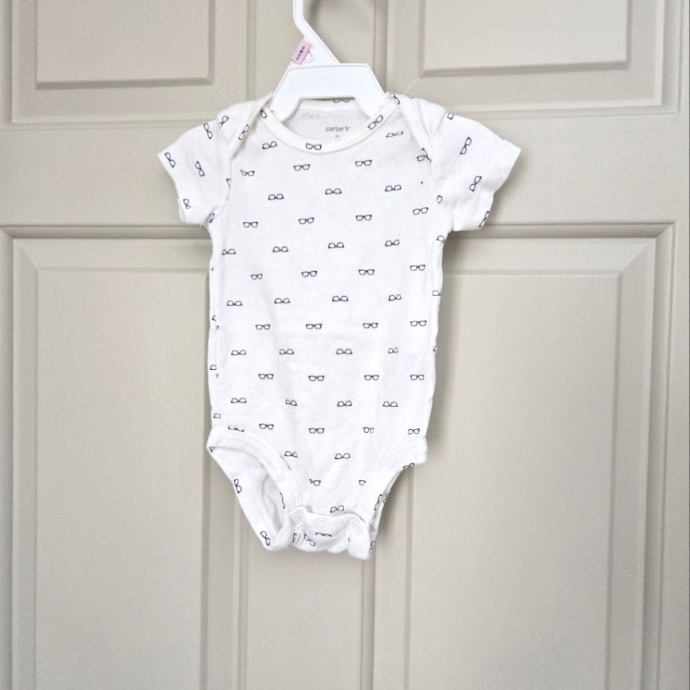 5/$10 Carters short sleeve onesie size 3m